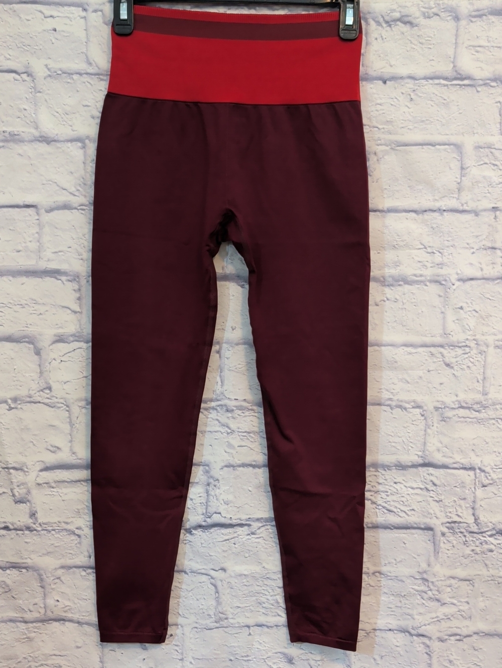 Fabletics High-Waist Burgundy & Cherry Red 7/8 Seamless Leggings - Size Small - Picture 3 of 7